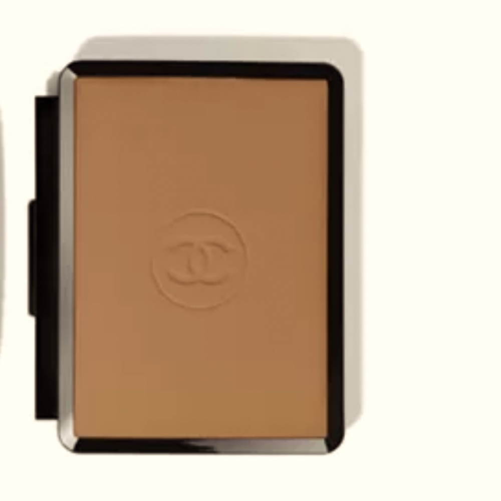 Chanel Le Teint Ultra Tenue Ultrawear Flawless Compact foundation:“152 CHOCOLAT”